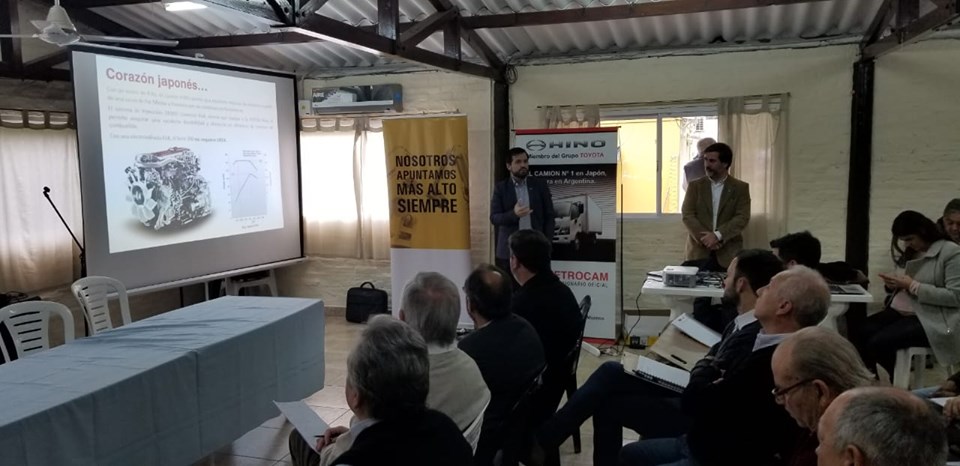  Debate en Parada Robles